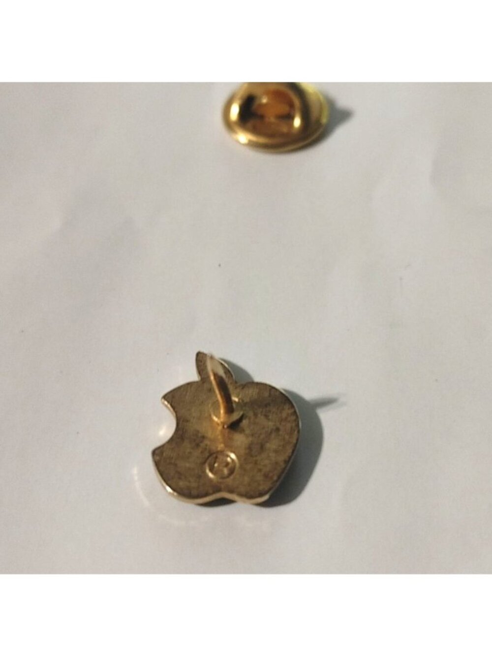 Rainbow Macintosh Apple Logo Pin Tack Lapel Vintage Gold Tone Retro Collectible - Picture 4 of 14